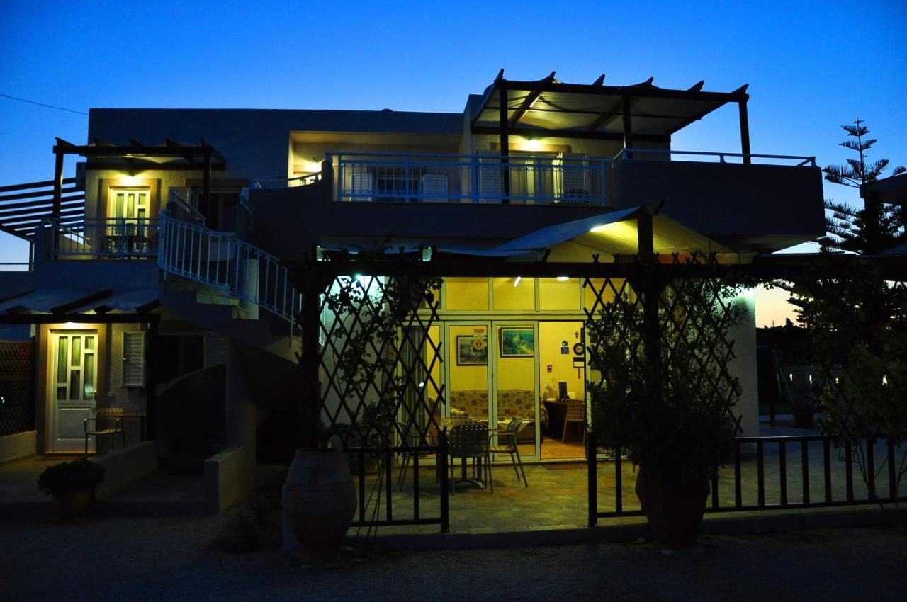 Lagos Studios & Apartments ปาเลกาสตรอน ภายนอก รูปภาพ