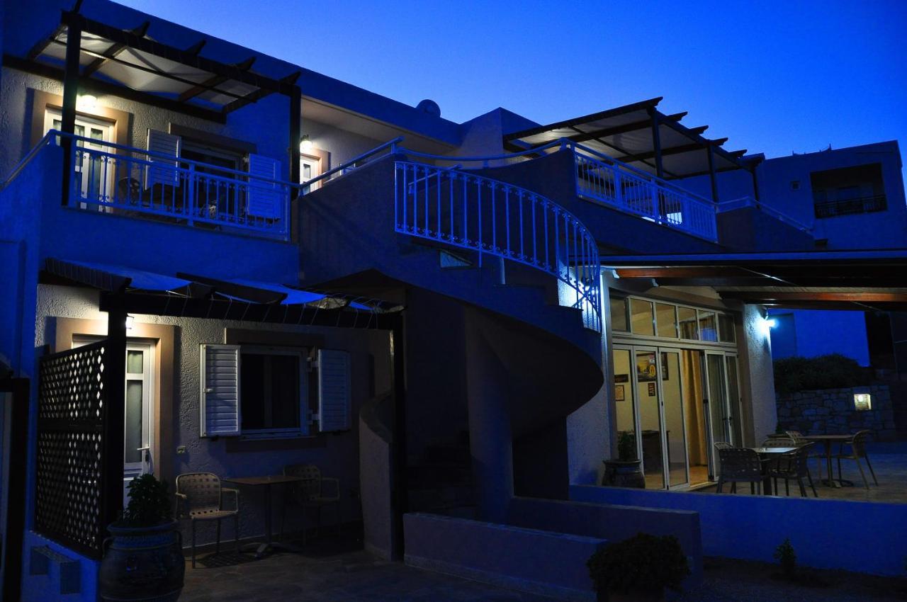Lagos Studios & Apartments ปาเลกาสตรอน ภายนอก รูปภาพ